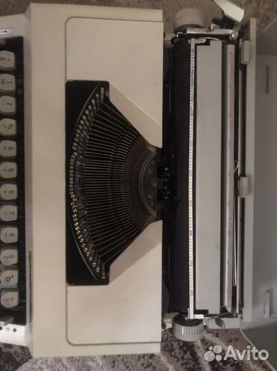 Печатная машинка Commodore 40