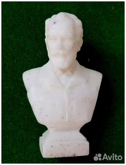 Статуэтка бюст Чайковский П.И. (на чистку-точечки)