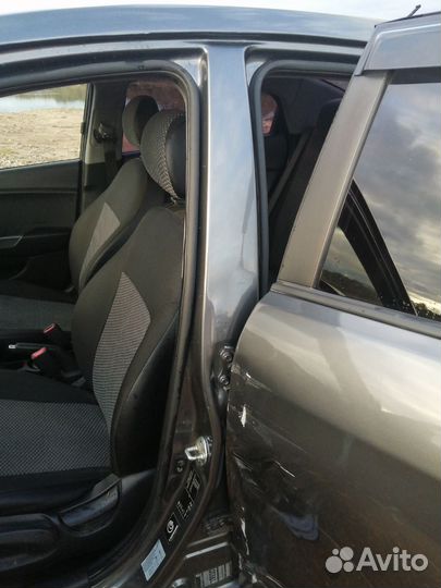 Kia Rio 1.4 МТ, 2011, битый, 207 000 км