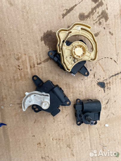 Моторчик заслонки печки Kia Ceed 2 JD