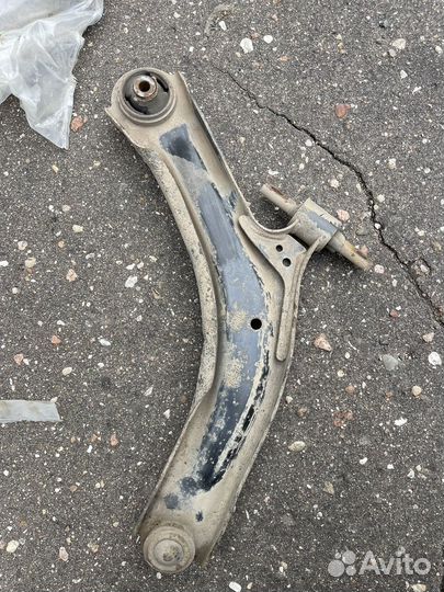 Передние рычаги подвески Nissan X-Trail T31