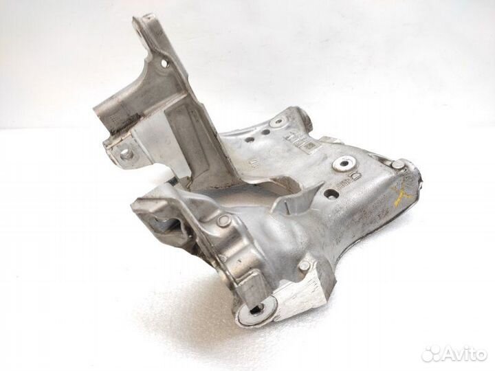 Кронштейн правый Audi Q5 FY 2.0 DET 2019