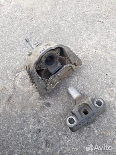 Опора двигателя правая volkswagen golf 4