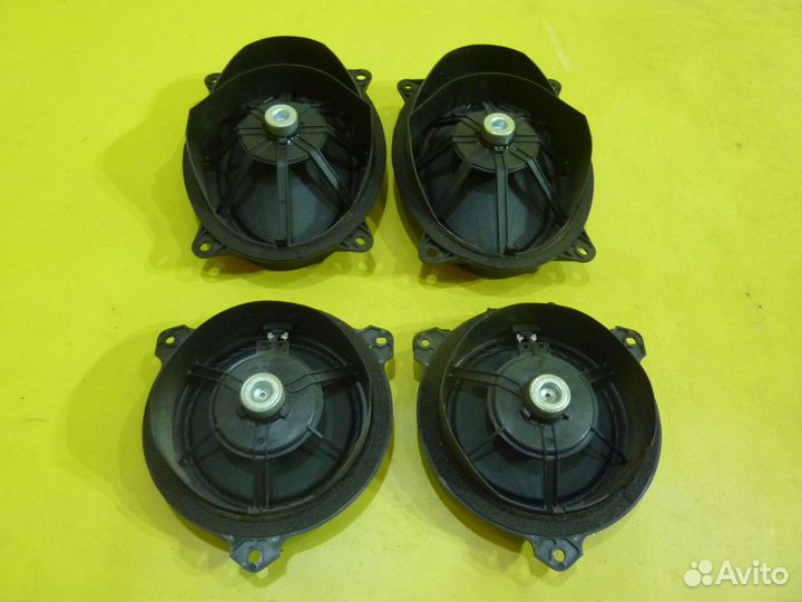 Динамик колонка музыкальная в дверь Avensis 3 t270