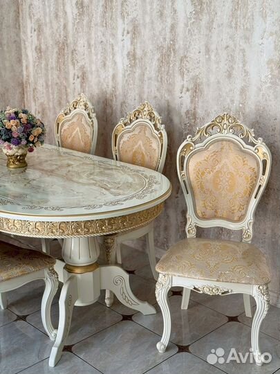 Стол и стулья