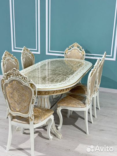 Кухонный стол и стулья