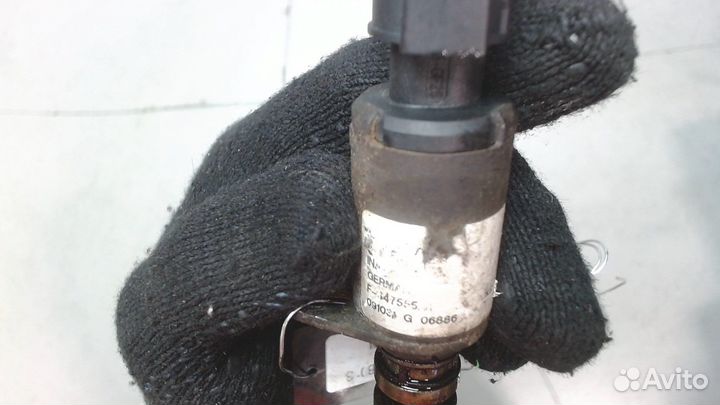 Клапан фазорегулятора Opel Astra J, 2010