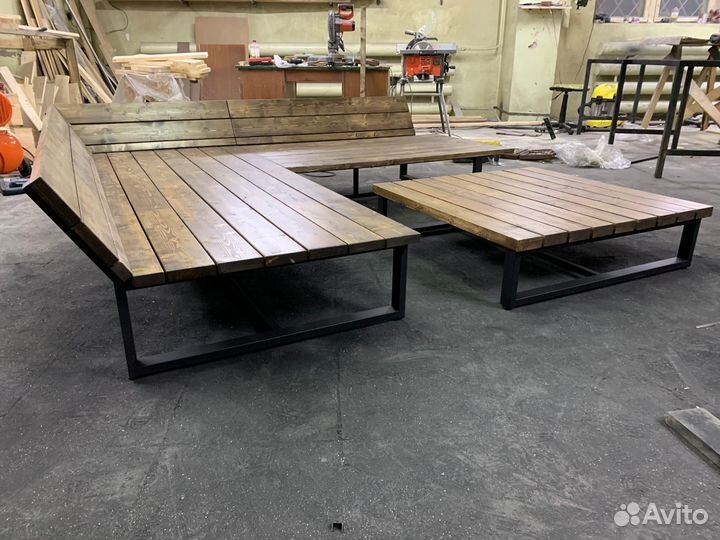 Мебель для сада из металла и дерева