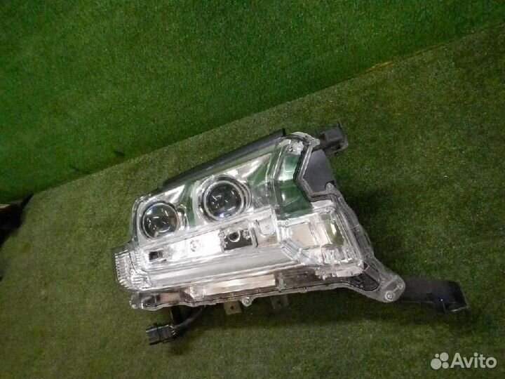 Фара правая Toyota Land Cruiser