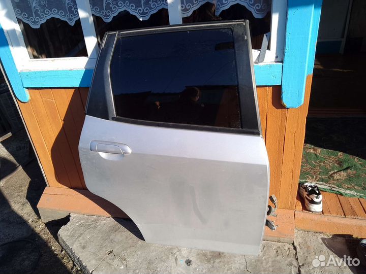 Дверь задняя правая Honda Fit GD1