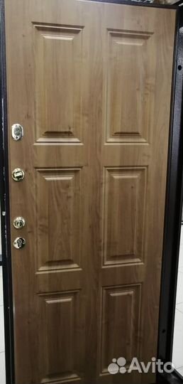 Дверь входная деревянная новая