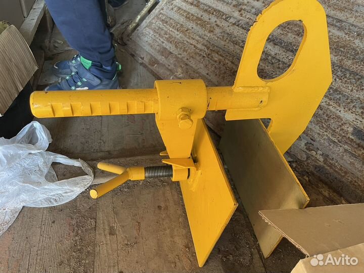 Захват для сендвич панелей