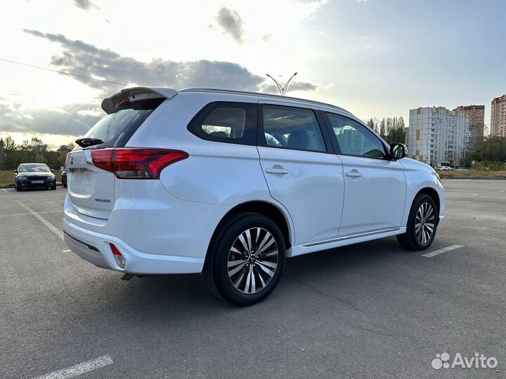 Mitsubishi Outlander 2.0 CVT, 2022, 99 км