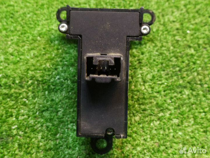 Кнопка аварийной сигнализации Mazda 3 BL 1.6 2011