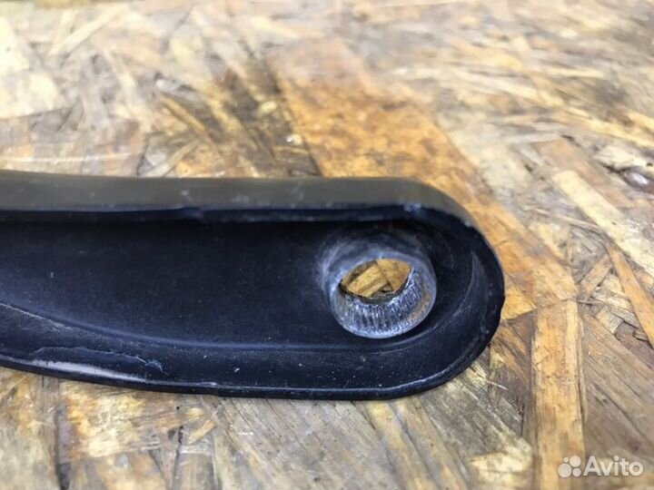 Поводок стеклоочистителя передний правый Renault