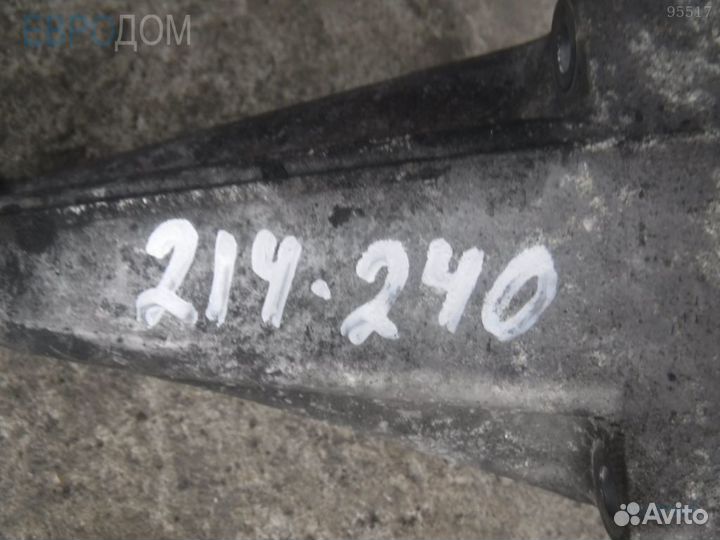 Лапа двигателя правая mercedes W211 om646