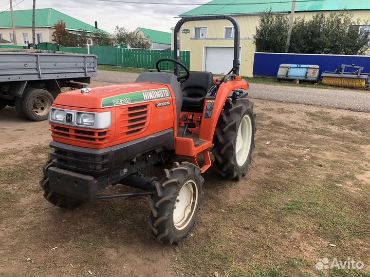 Вспашка земли японским минитрактором