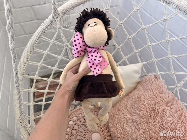 Мягкая игрушка Обезьянка с сумочкой