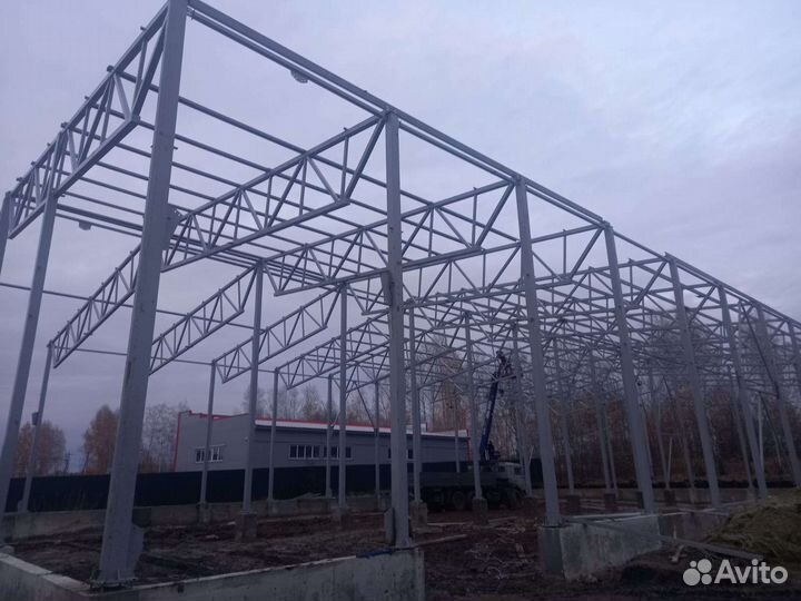 Металлический каркас под ангар
