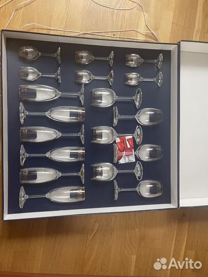 Набор столовых приборов на 18 персон