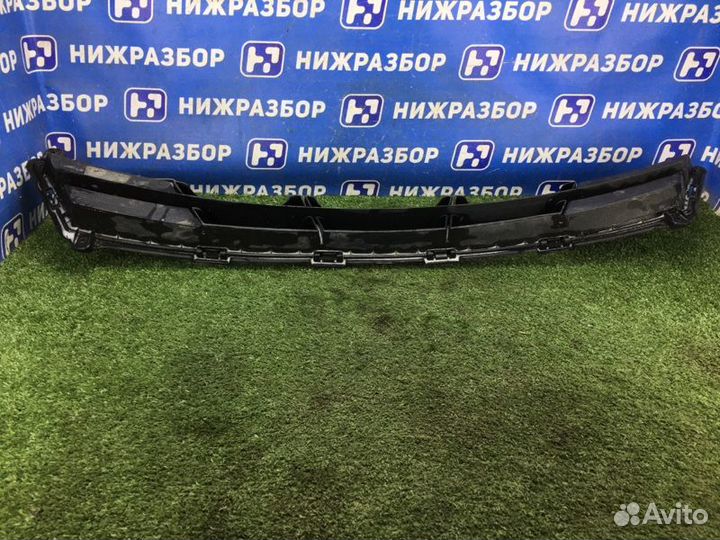 Решетка в бампер передняя Hyundai Solaris RB