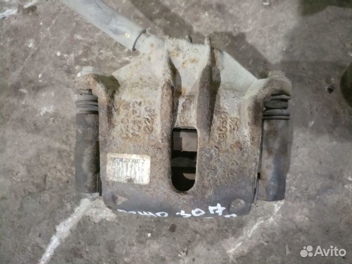 Суппорт передний правый Peugeot 307 Пежо 307