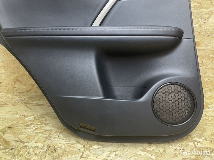 Обшивка двери задняя левая Lexus RX4