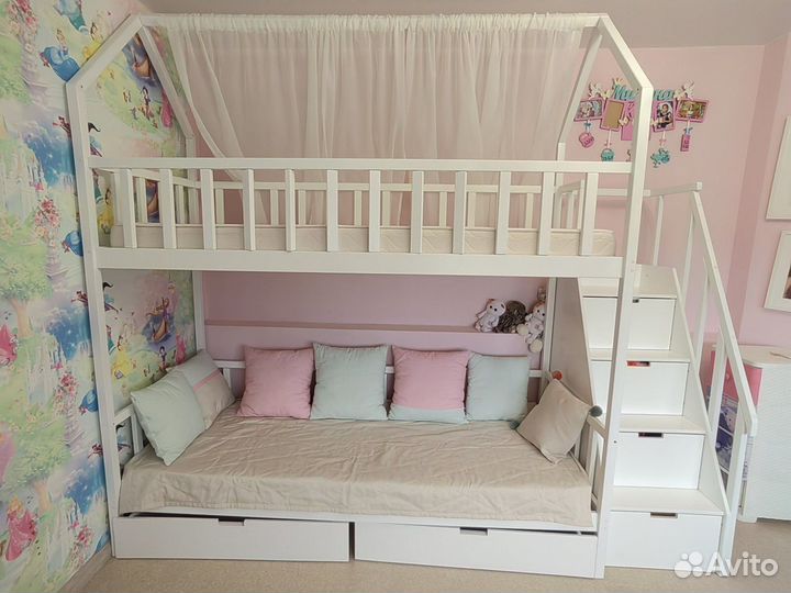 Кровать - домик двухьярусная из бука