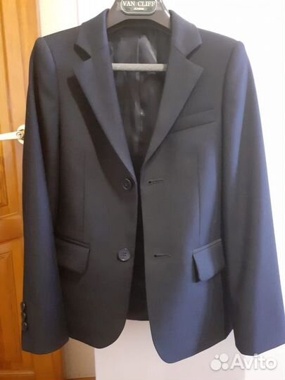 Школьный костюм - пиджак, брюки, жилет и рубашка