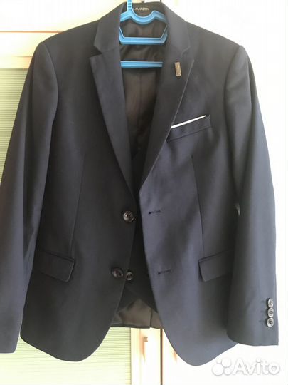 Школьный костюм и 2 рубашки 146 -152 с рубашкой