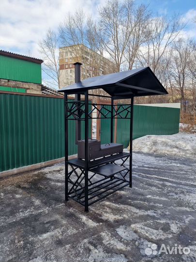 Мангальная зона под крышей