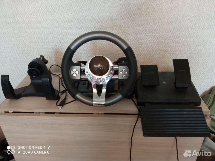 Игровой руль с педалями