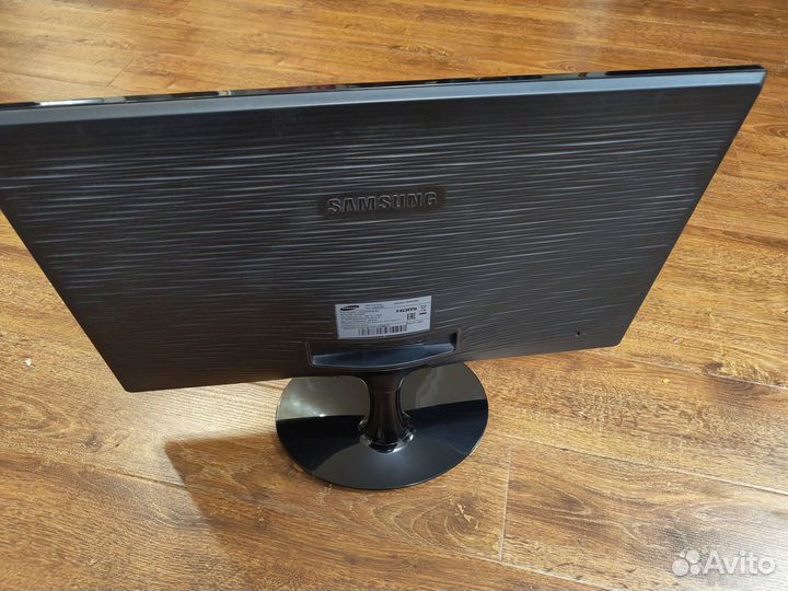 Монитор Samsung S24D300H