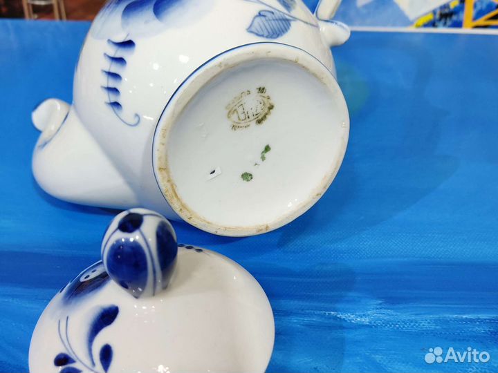 Фарфоровый молочник