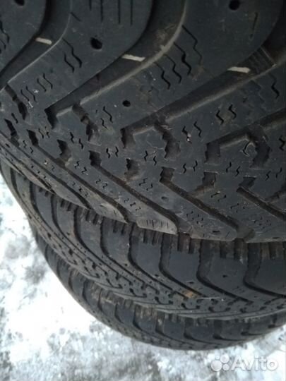 Goodyear UltraGrip 500 215/55 R17 94T