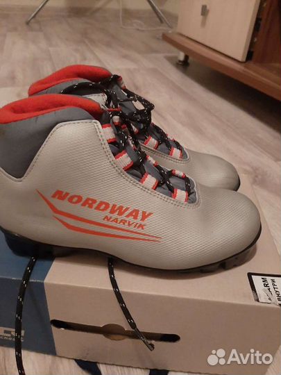 Лыжные ботинки