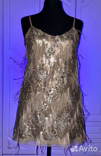 Платье с перьями