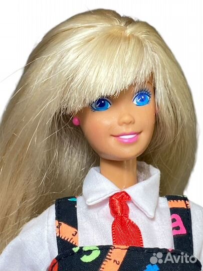 Barbie 90 в костюме учительницы