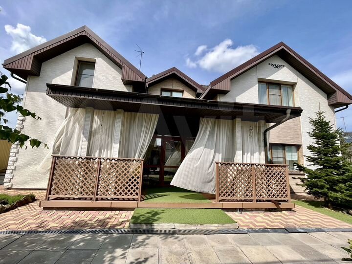 Коттедж 239,3 м² на участке 9,6 сот.