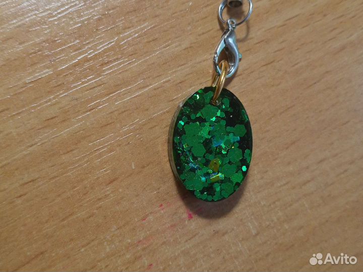 Брелок из эпоксидной смолы