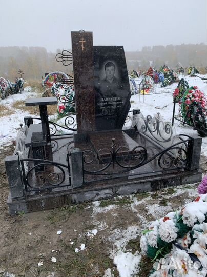 Памятники из гранита,плитка,оградки