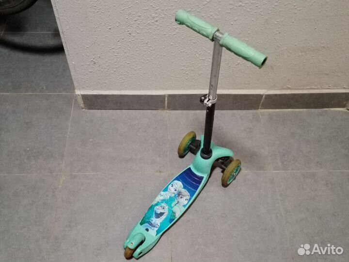 Самокат детский трехколесный со светящимися колес