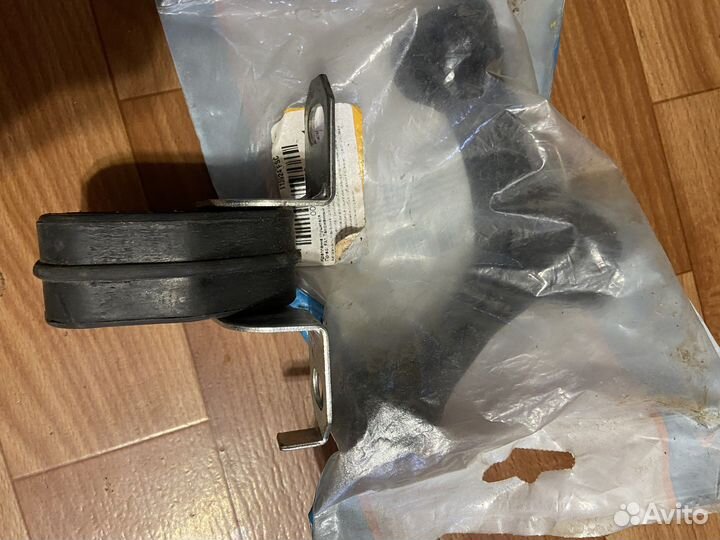 Крепления глушителя