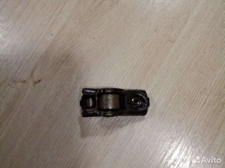 Рокер клапана Крайслер Вояджер 2,4 EDZ