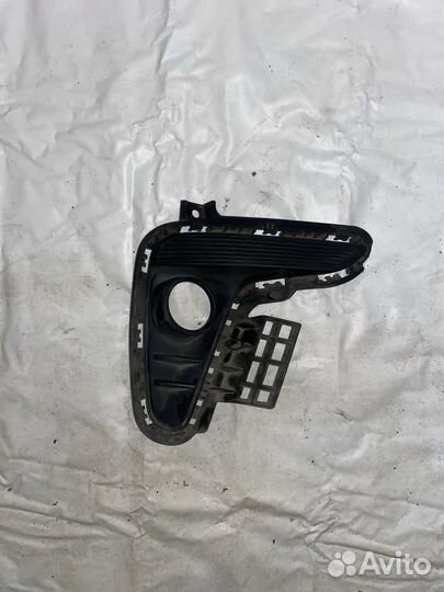 Kia Rio 17- Рамка туманки правая