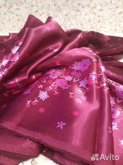 Отрез ткани (атлас) ш.145см - дл460см