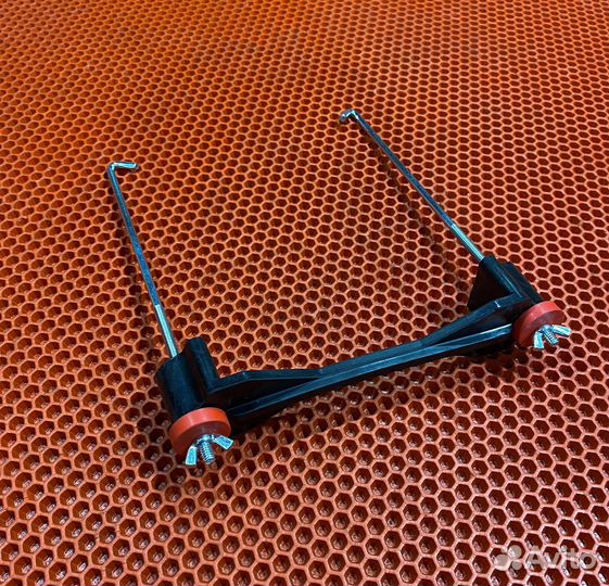 Держатель аккумулятора Mitsubishi Carisma и другие