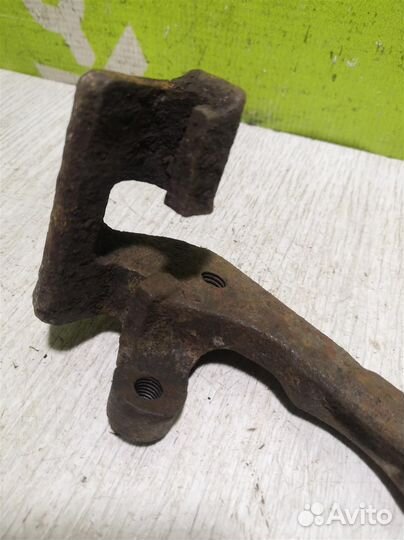 Скоба суппорта переднего Киа Сепия Шума 96-01