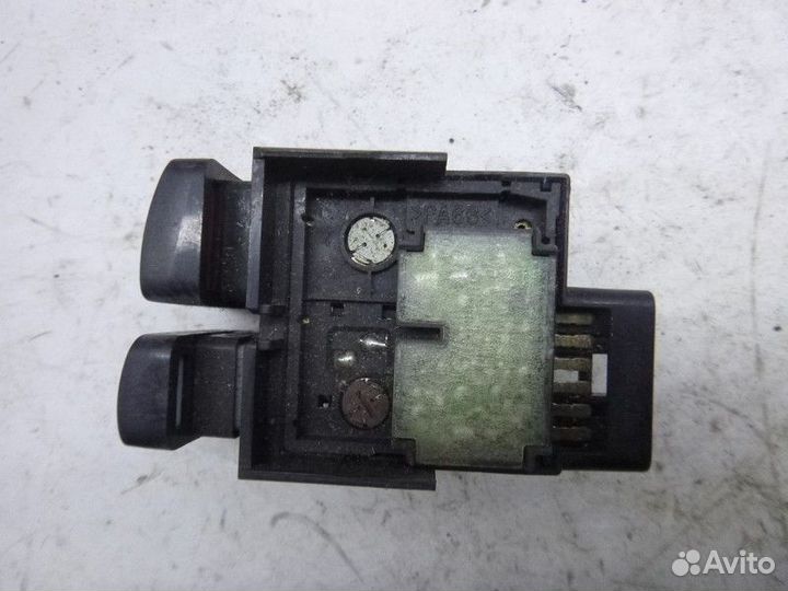 Кнопка аварийной сигнализации toyota corolla E12 2