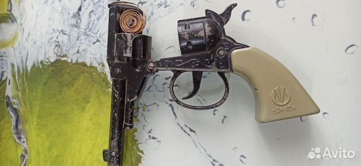 Игрушка пистолет